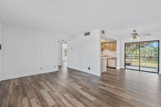 Building Photo - 4245 Oak Terrace Dr