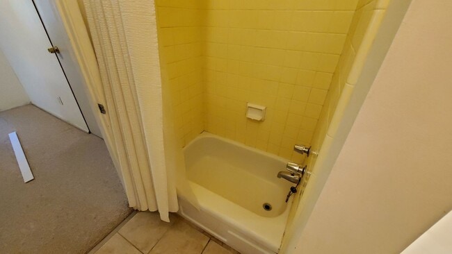 Building Photo - LONG-TERM RENTAL: Great Cedar Flat Home with Carport & Gas Fireplace!