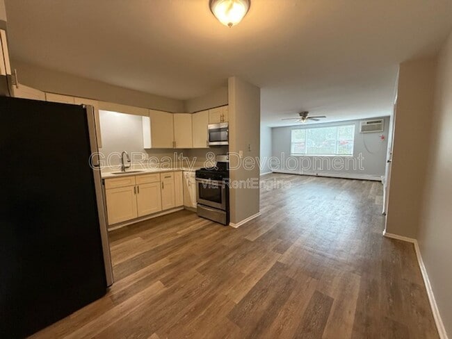 Building Photo - 314 S Warwick Ave