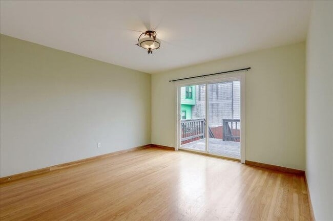 Building Photo - 3 bedroom in San Francisco CA 94122
