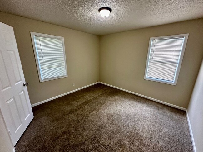 Building Photo - 10516 E 27th Terrace S