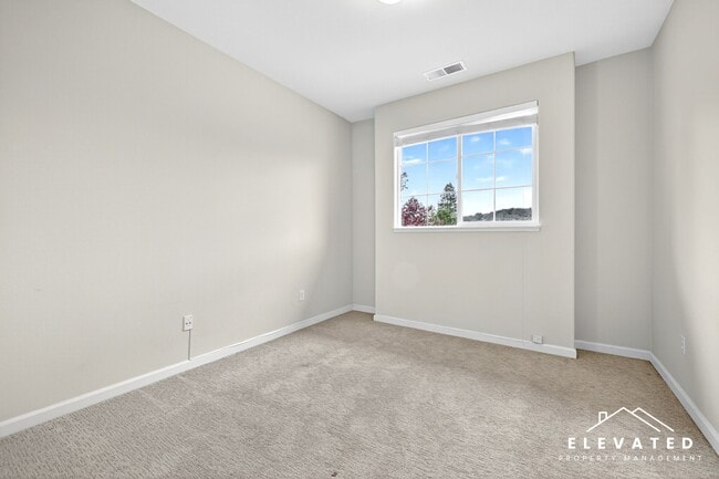 Building Photo - 5412 Sharon St