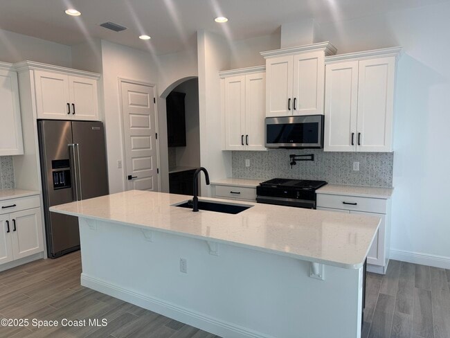 Building Photo - 7680 Allure Dr