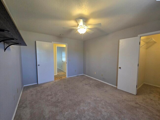 Building Photo - South Kennewick Rambler
