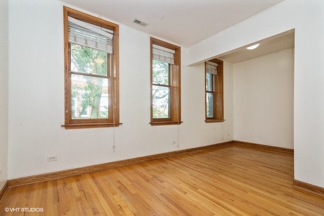 Building Photo - 819 S Carpenter St