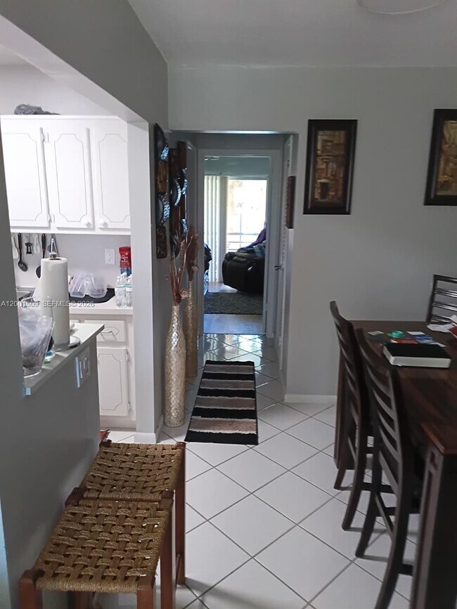 Building Photo - 71 Waltham C