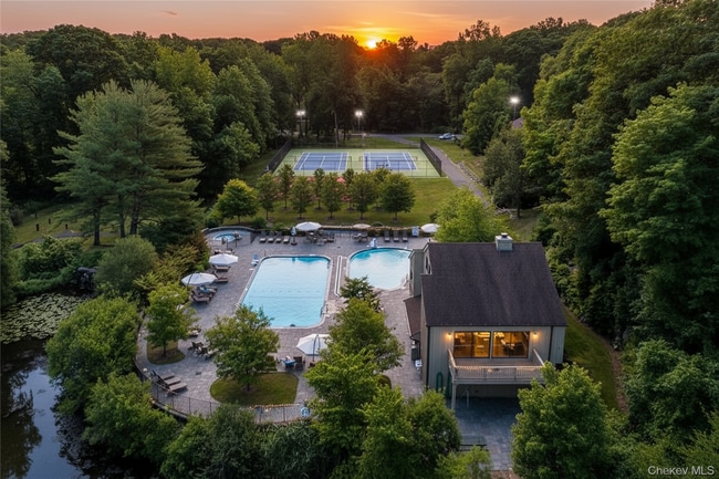 Building Photo - 71 Fox Run