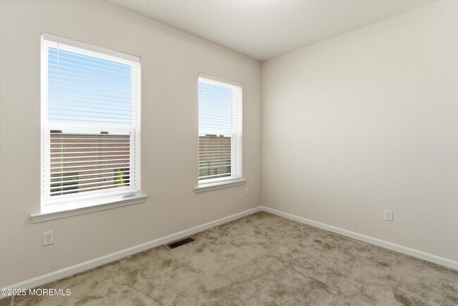 Building Photo - 4 Barton Ave