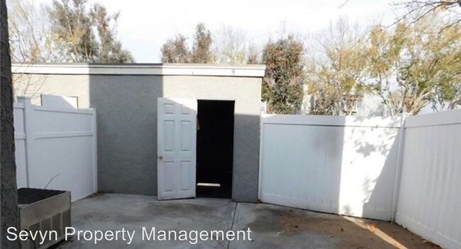 Building Photo - 2 br, 1.5 bath House - 8739 Pinecrest Place