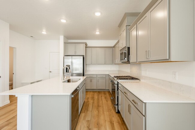 Building Photo - Brand New 4 Bed 3 Bath Townhouse