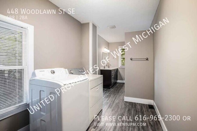 Building Photo - 448 Woodlawn St SE