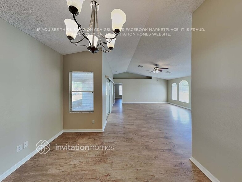 Building Photo - 2211 Lake Pointe Cir