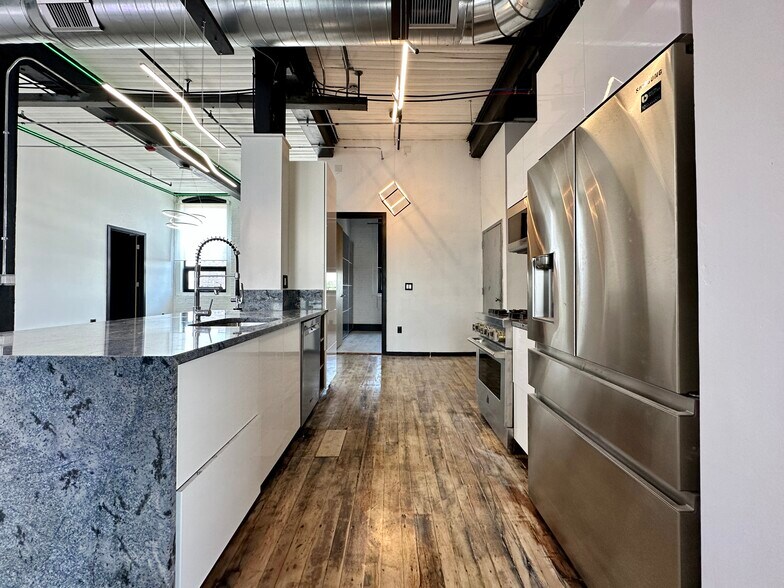 Building Photo - 109 Summer St