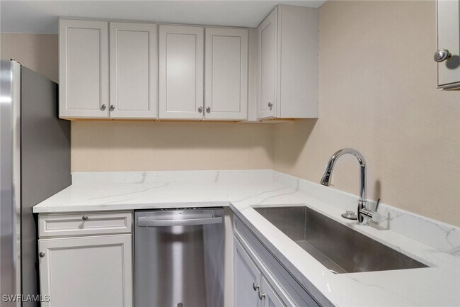 Building Photo - 5214 Treetops Dr