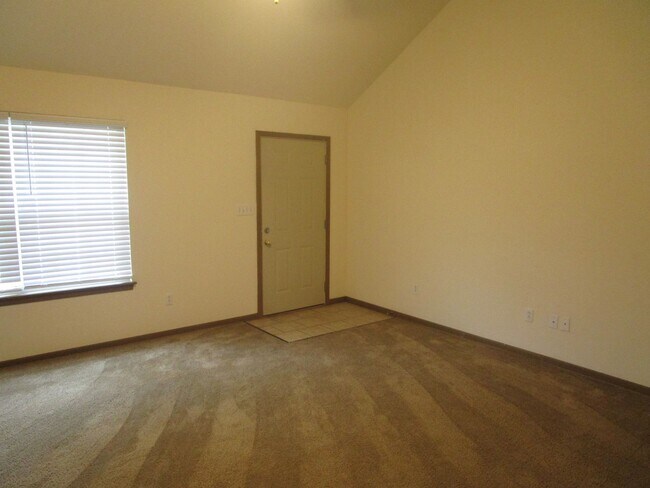 Building Photo - 605-607-607 Glenstone Dr