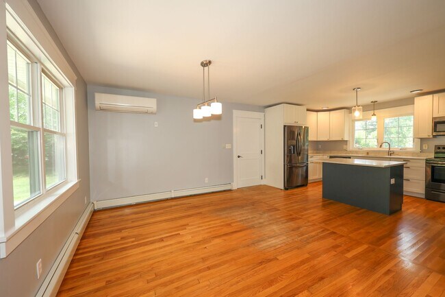 Building Photo - 49 N Amherst Rd