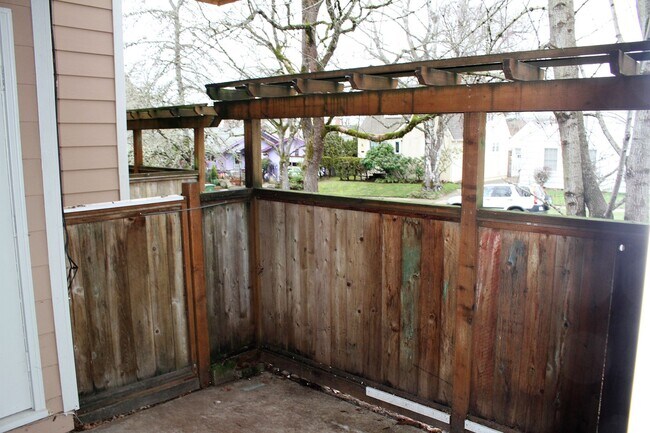 Building Photo - 1BD/1BA Apartment in Awesome Small Complex! Minutes from Downtown!