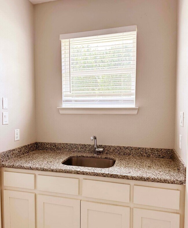 Building Photo - 7638 Bronze Trail Dr