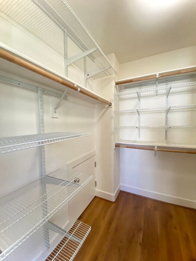 Building Photo - Modern Fremont Home with Expansive Loft for Rent!
