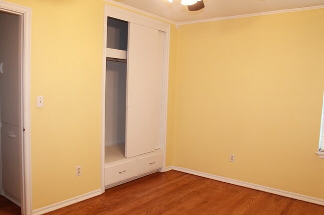 Building Photo - 1+ Acre - Choctaw-Nicoma Park Cutie!