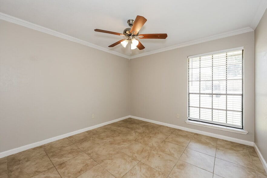 Building Photo - 3400 Meadowmoor St