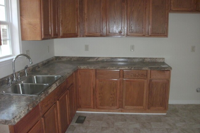 Building Photo - 5808 Red Oak Rd