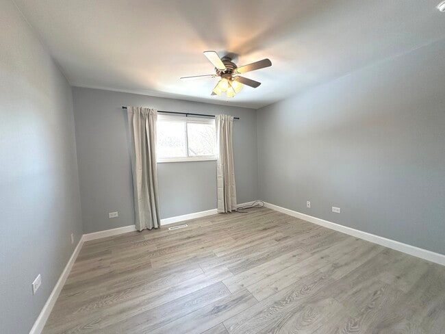 Building Photo - 1410 Beverly Ln