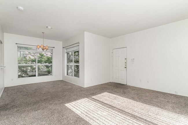Building Photo - 3329 Rosedale Ave