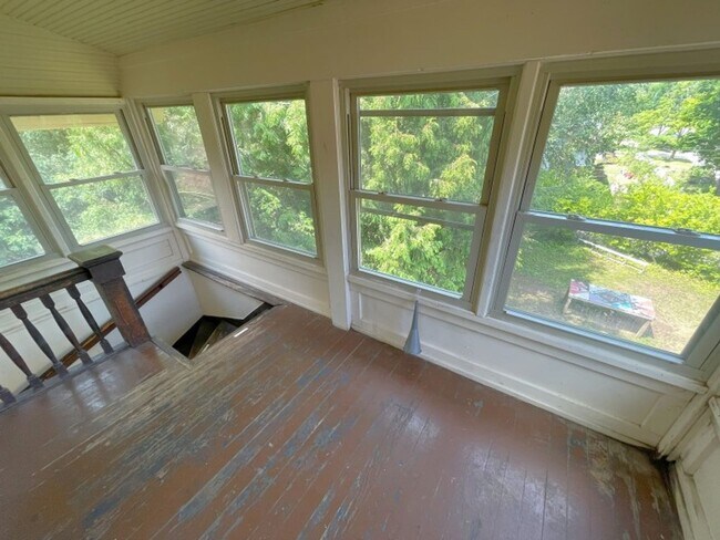 Building Photo - 30 Lathrop St