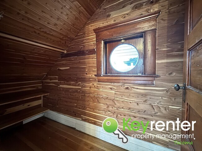 Building Photo - Unique 3-Bedroom Tacoma Home with Fenced Y...