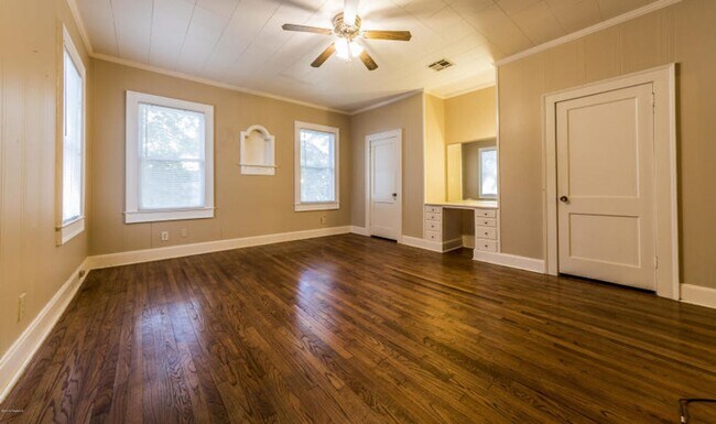 Building Photo - UL Duplex