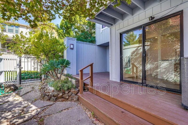 Building Photo - 209 Ortega Ave