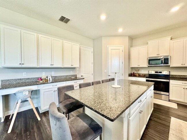 Building Photo - 2854 Hilliard Dr