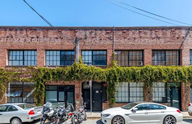 Building Photo - Situated in an excellent location of SOMA ...