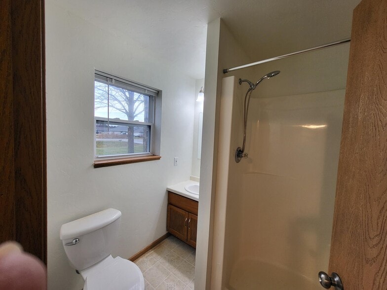 Building Photo - 4944 Rosewood Ct