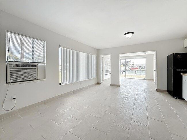 Building Photo - 497 Normandy Rd