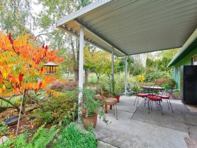 Building Photo - Tidy Gresham Ranch Style Home