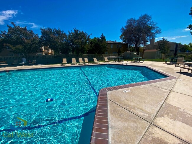Building Photo - $4095-2 Bd/2.5 Ba Town home in Sunnyvale/Sunset Oaks Community