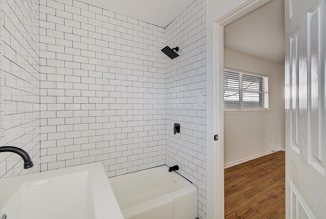 Building Photo - 1915 McDuffie St