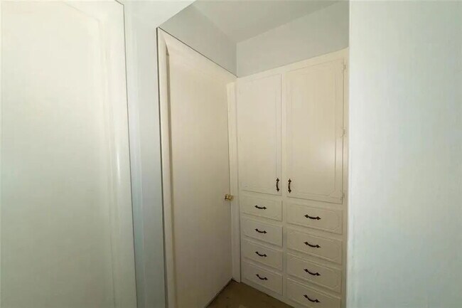 Building Photo - Charming 3-Bedroom Home with a Massive, Fenced Backyard!