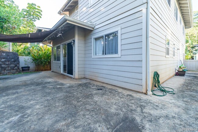 Building Photo - Immaculate 3bd/2.5 SF Home With Upstairs O...