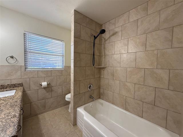 Building Photo - 1135 Park Center St