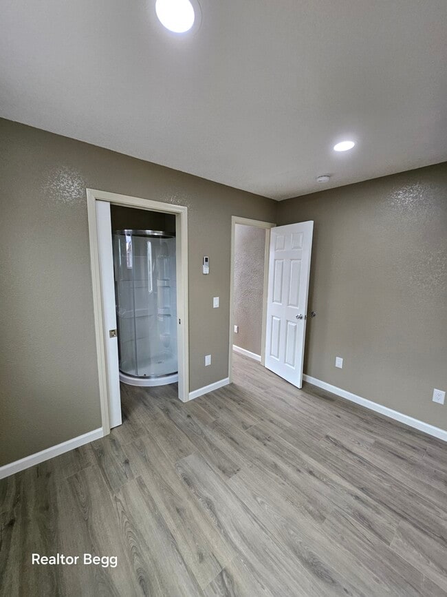 Building Photo - 2102 Black Rose Ln