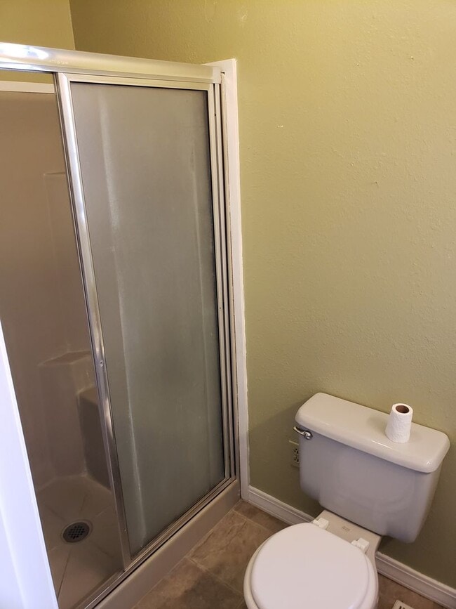 Building Photo - Available NOW - North End 3 bed 2 bath wit...