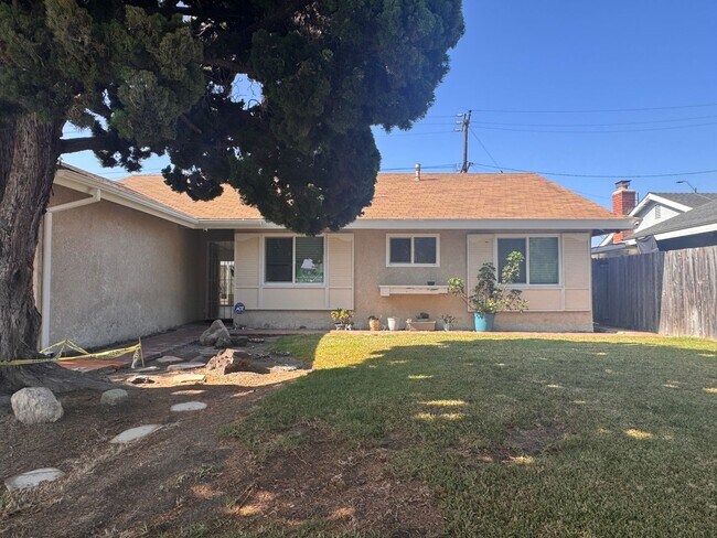 Building Photo - Charming RE-MODELED 3 bed / 2 bath home