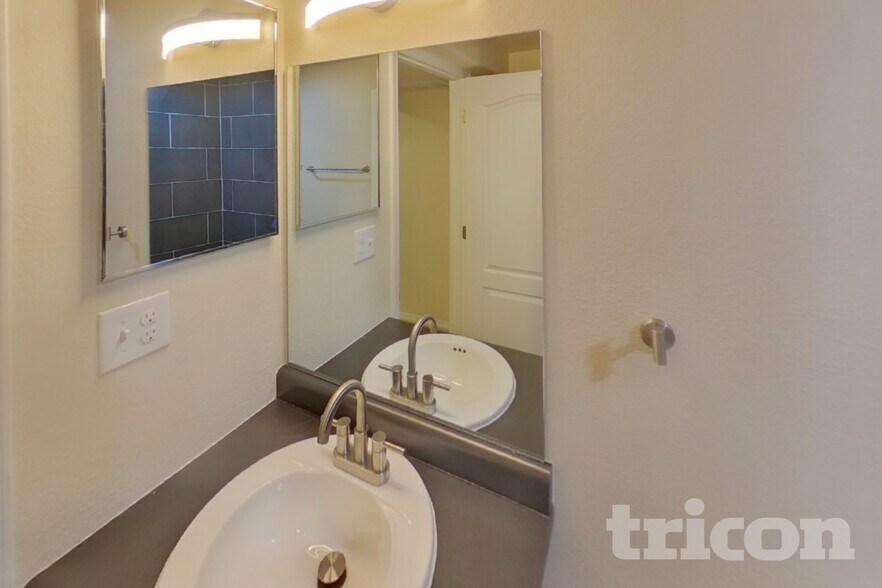 Building Photo - 7147 Silverwind Cir