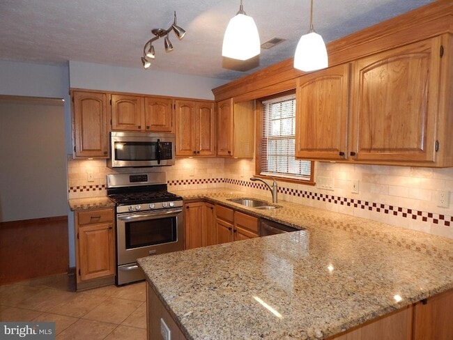 Building Photo - 43974 White Cedar Ln