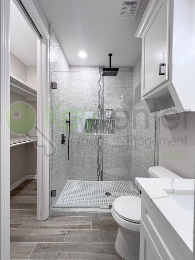 Building Photo - Stunning 3- bed/ 2.5 upgraded luxury townh...