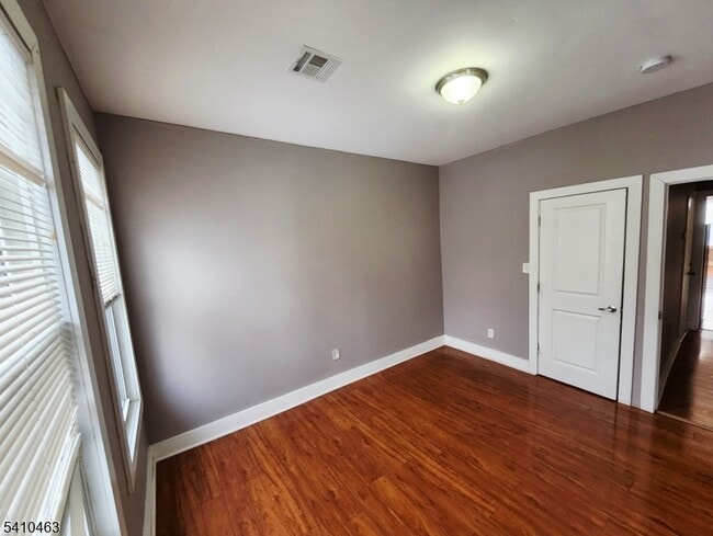 Building Photo - 146 Hollywood Ave