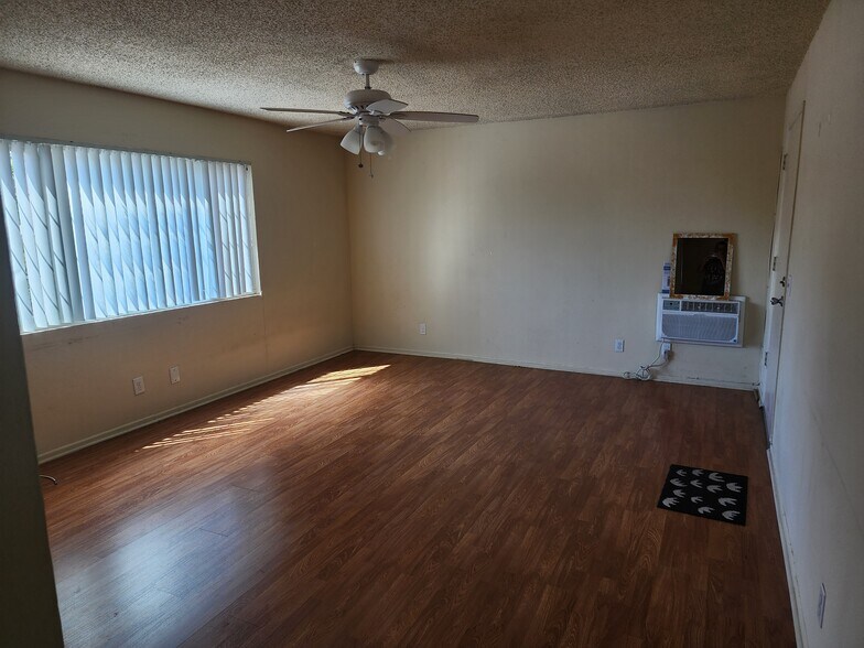 Building Photo - 11307 Miranda St